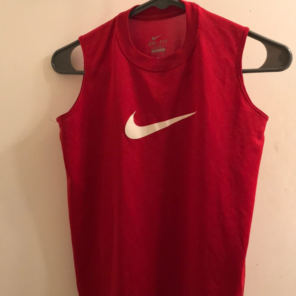 🚨 SLEEVELESS NIKE DRY FIT TOP 🚨